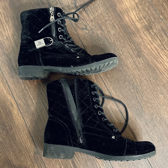 ✨ GUESS Quilted Velvet Lace-Up Side Zip Combat Boots – Women’s Size 7 ✨ - Picture 6 of 8